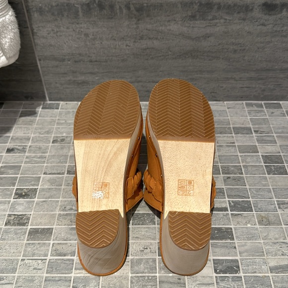 NWT 🏷️ J. Crew Factory suede cognac clogs - Picture 7 of 9